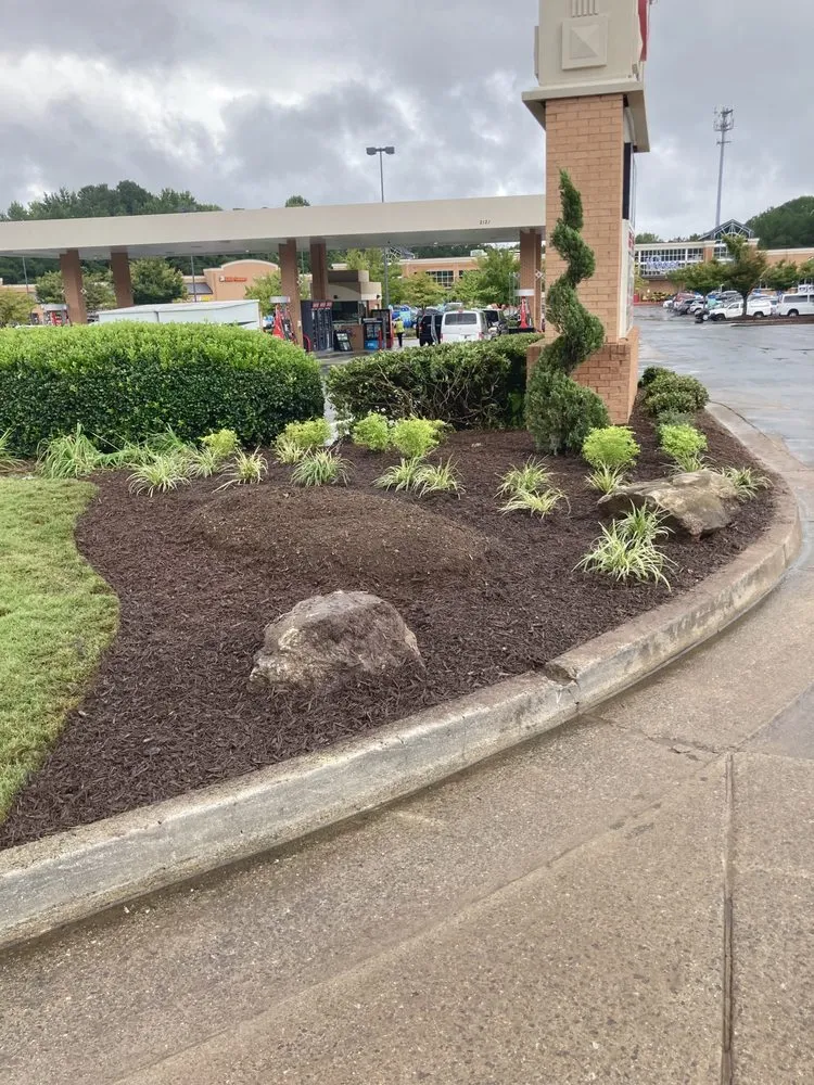 Affordable lawn care service experts serving Lawerenceville, GA - WoodRaven Landscape