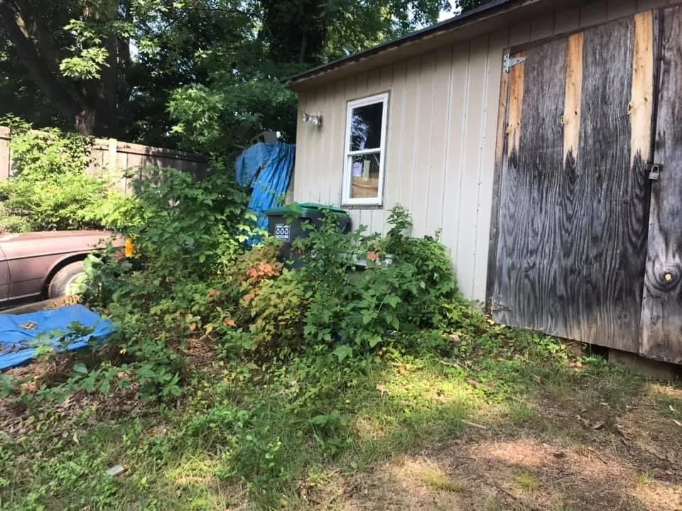 Custom yard maintenance for residential properties in Charlottesville, VA by Wood’s landscaping services