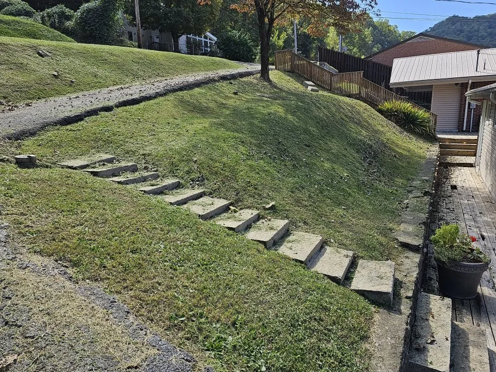 Top-rated yard cleanup service in Vansant, VA - Woods Lawn Services