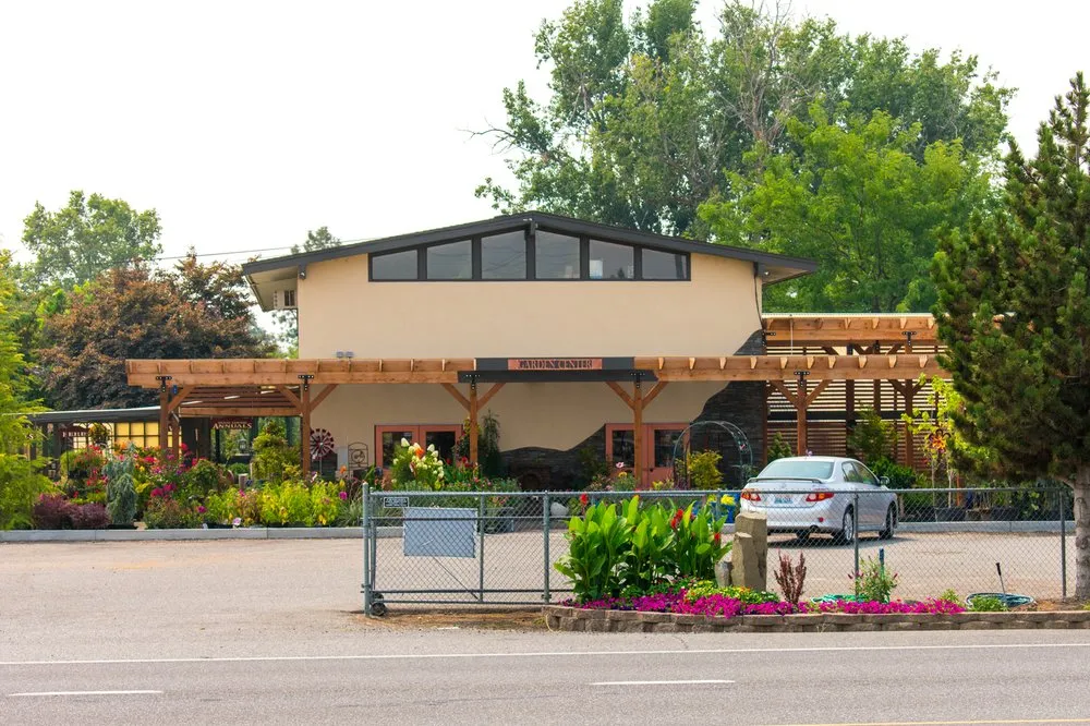 Custom lawn care service experts serving Richland, WA - Wood's Nursery and Garden Store