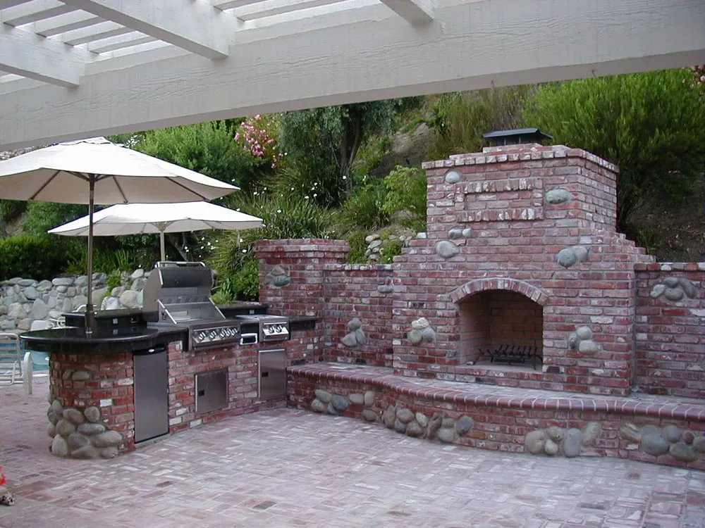 Affordable lawn mowing service experts serving Canoga Park, CA - Woody's Landscape & Masonry