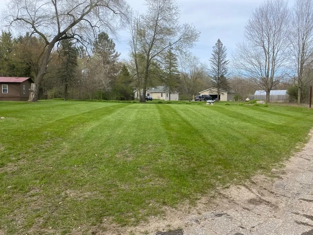 Local yard maintenance in Flushing, MI - Woody's Lawn Care