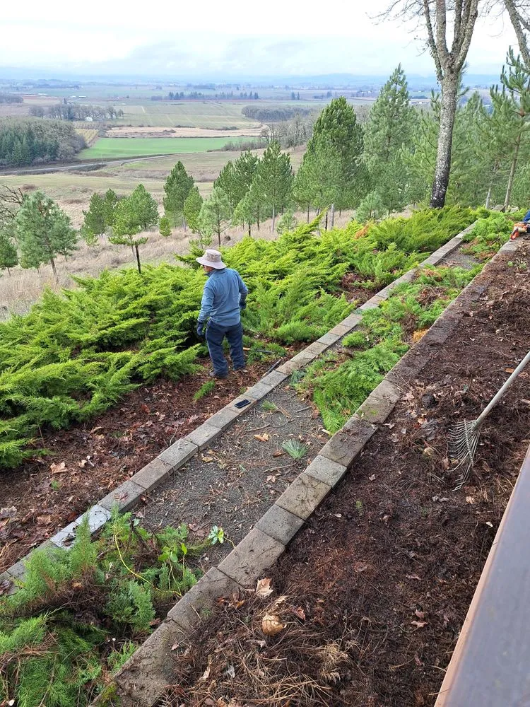 Top-rated outdoor landscaping in Oregon City, OR by Woody's Lawn Care