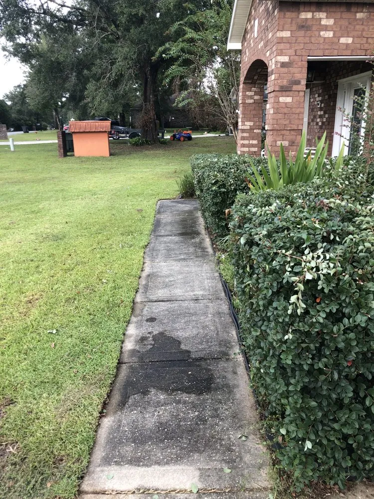 Top-rated lawn care service in DeFuniak Springs, FL - Workhorse Landscaping & property maintenance