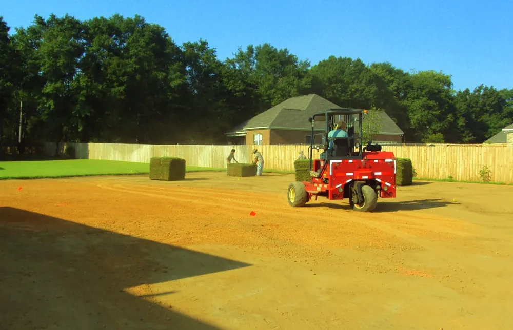 Top-rated lawn mowing service in Dothan, AL by World of Service