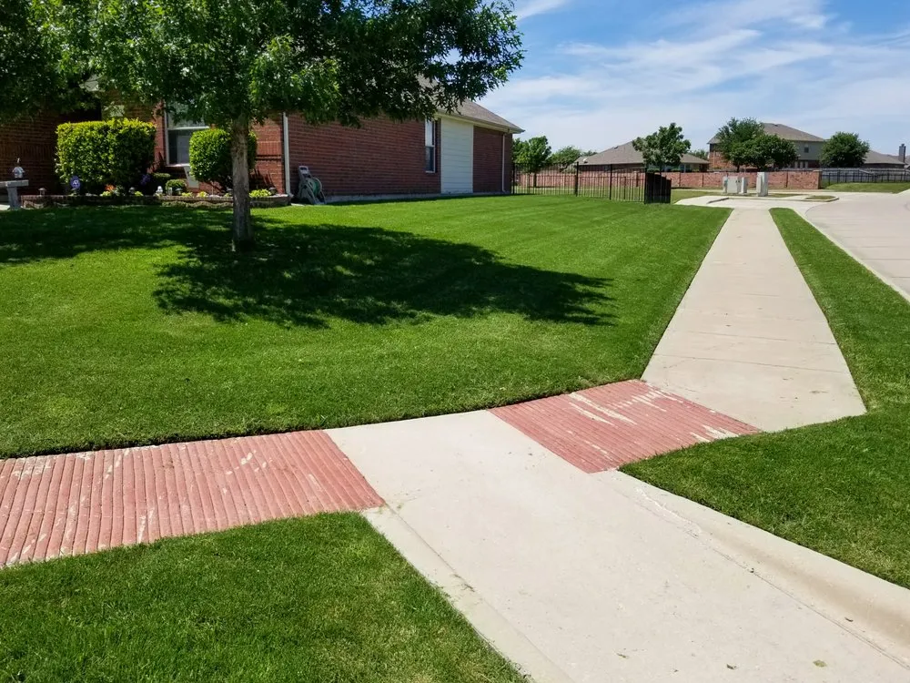 Trusted lawn care service with custom design across Burleson, TX - Worsham's Lawn Service