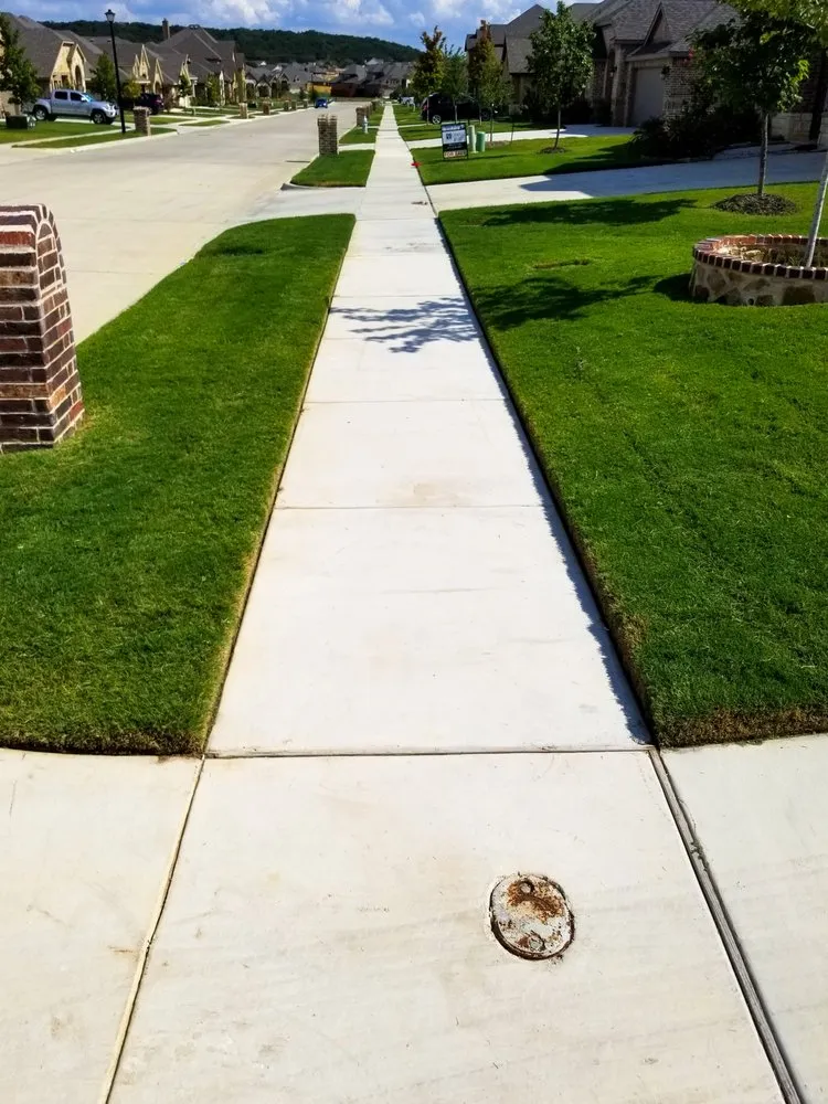 Professional lawn mowing service in Burleson, TX by Worsham's Lawn Service