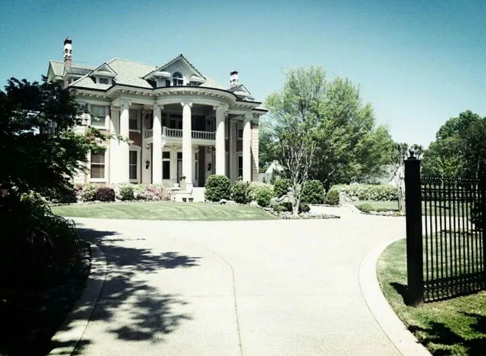 Affordable yard maintenance in Memphis, TN by Wright Landscaping