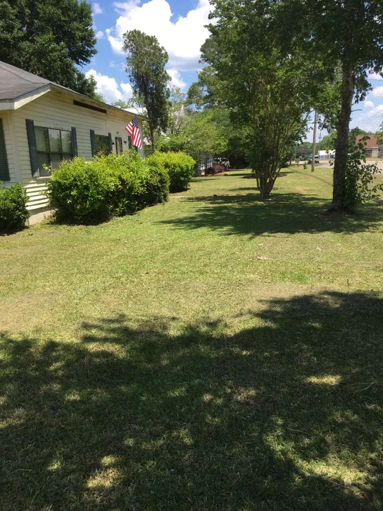 Top-rated landscaping services for homes in Florala, AL by Wrights Lawn Care Service