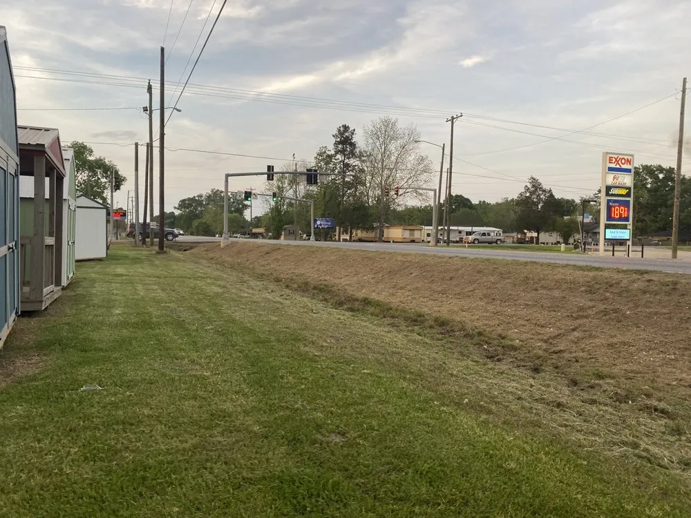 Expert landscaping services in Saint Amant, LA by Wrightway Lawn Service