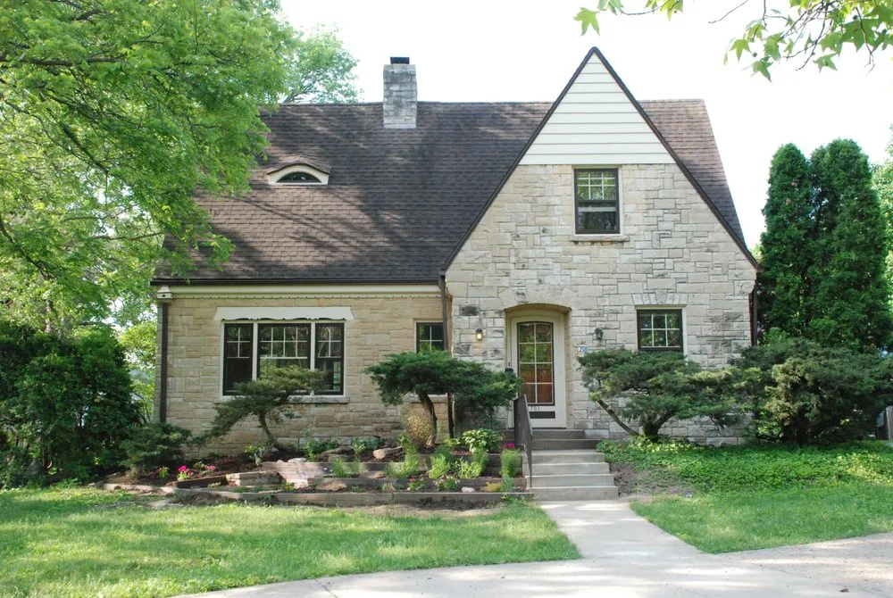 Trusted landscaping services experts serving Champaign, IL - Wunder Grun