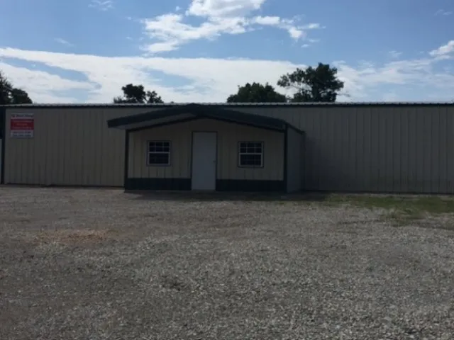 Custom yard maintenance for residential properties in Colbert, OK by W&W Enterprises