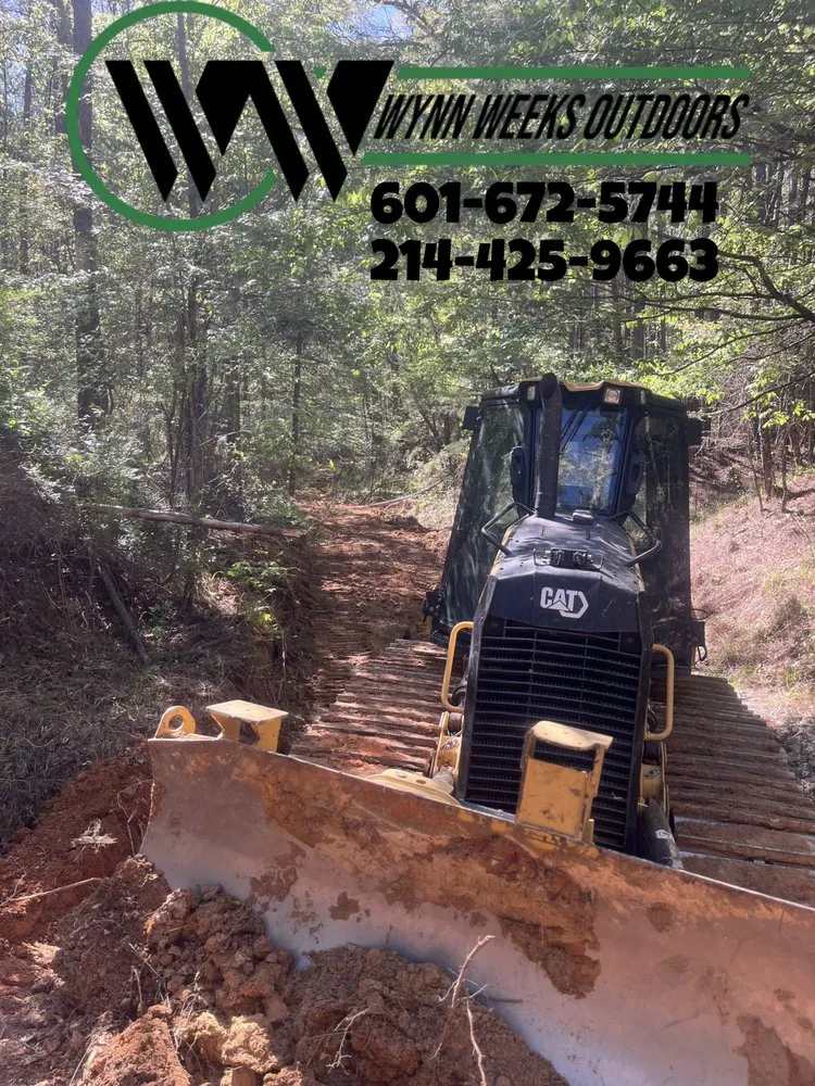 Custom yard cleanup service in Madison, MS by Wynn & Weeks Outdoor Services