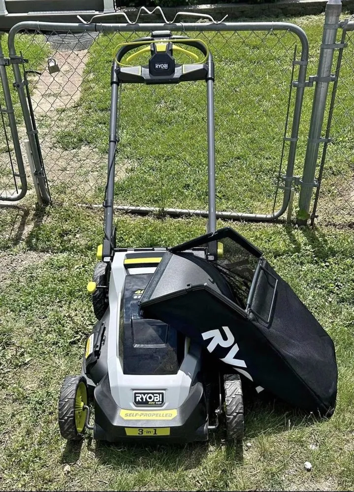 Top-rated lawn mowing service with custom design across Bellevue, NE - Wys Mowing