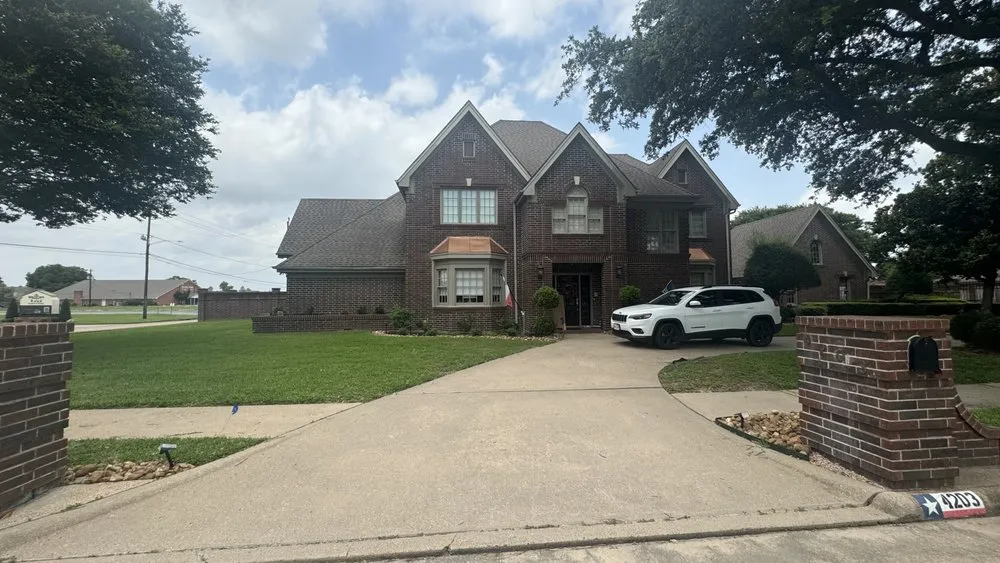 Local lawn mowing service for year-round maintenance in La Porte, TX by Xavi’s Landscaping