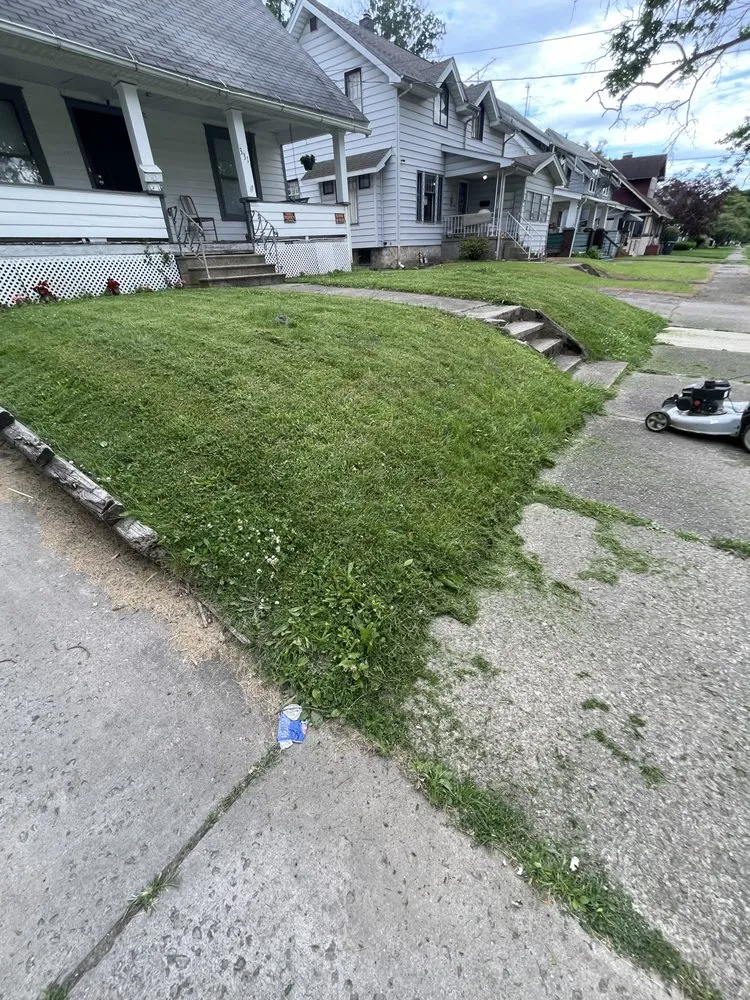 Expert yard maintenance with custom design across Warren, OH - XcutzLawn