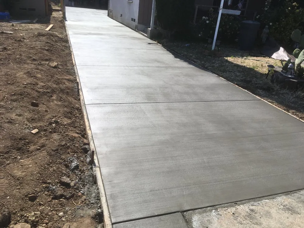 Affordable outdoor landscaping in Woodland HIlls, CA by Xenoscapers