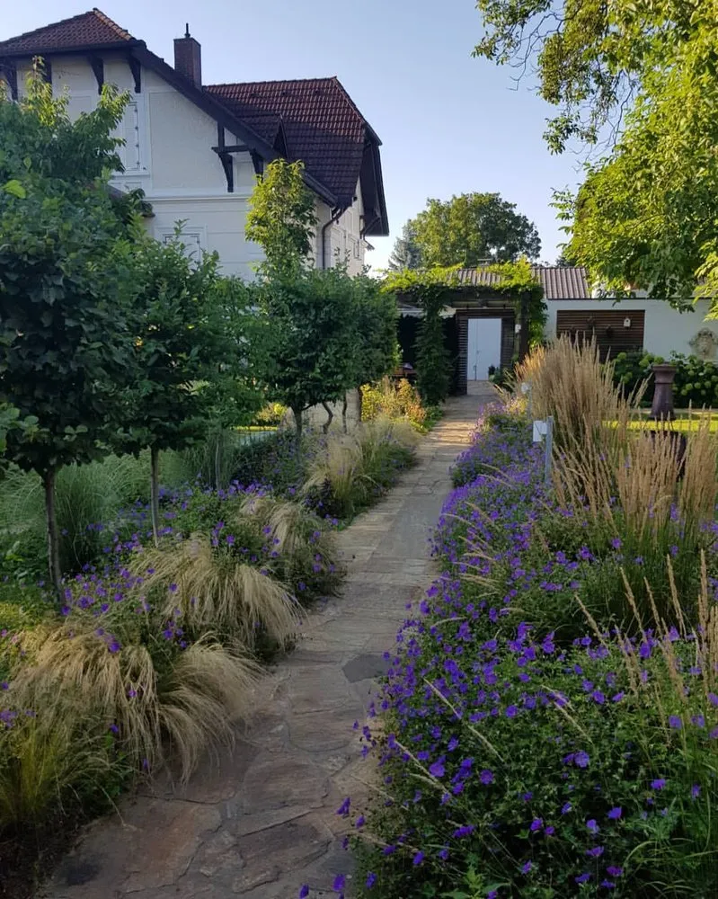 Local landscaping services with custom design in Woodland HIlls, CA by Xenoscapers