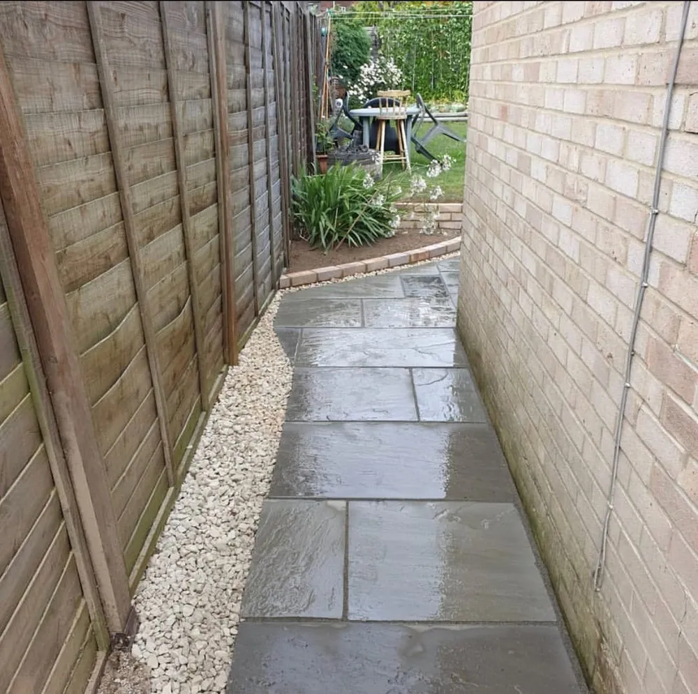 Professional lawn mowing service for homes in Woodland HIlls, CA by Xenoscapers