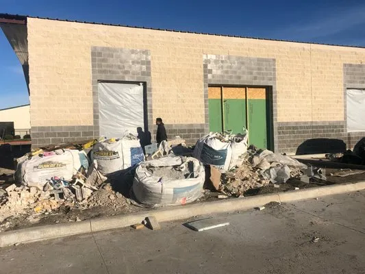 Xpert Construction & Landscaping Logo