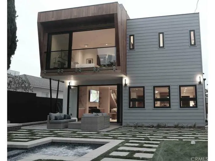 Custom lawn mowing service near you in Beverly Hills, CA by Xpert Turf