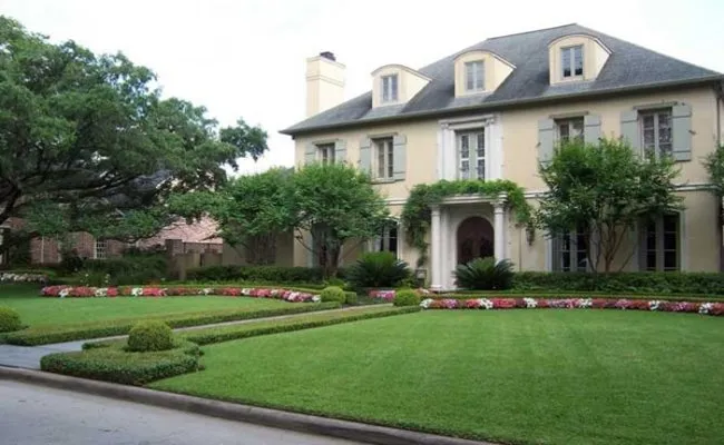 Affordable outdoor landscaping for beautiful yards across Arlington, TX - Xpress Lawn Care & Landscaping