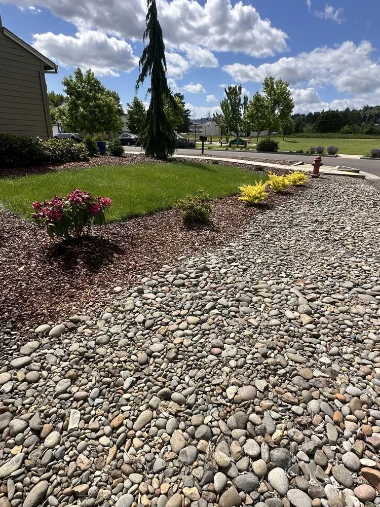 Professional lawn care service experts serving Portland, OR - Yaniel's Yard Care Service