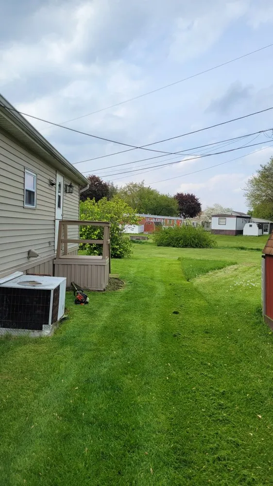 Custom lawn mowing service experts serving Lancaster, PA - Yanouch