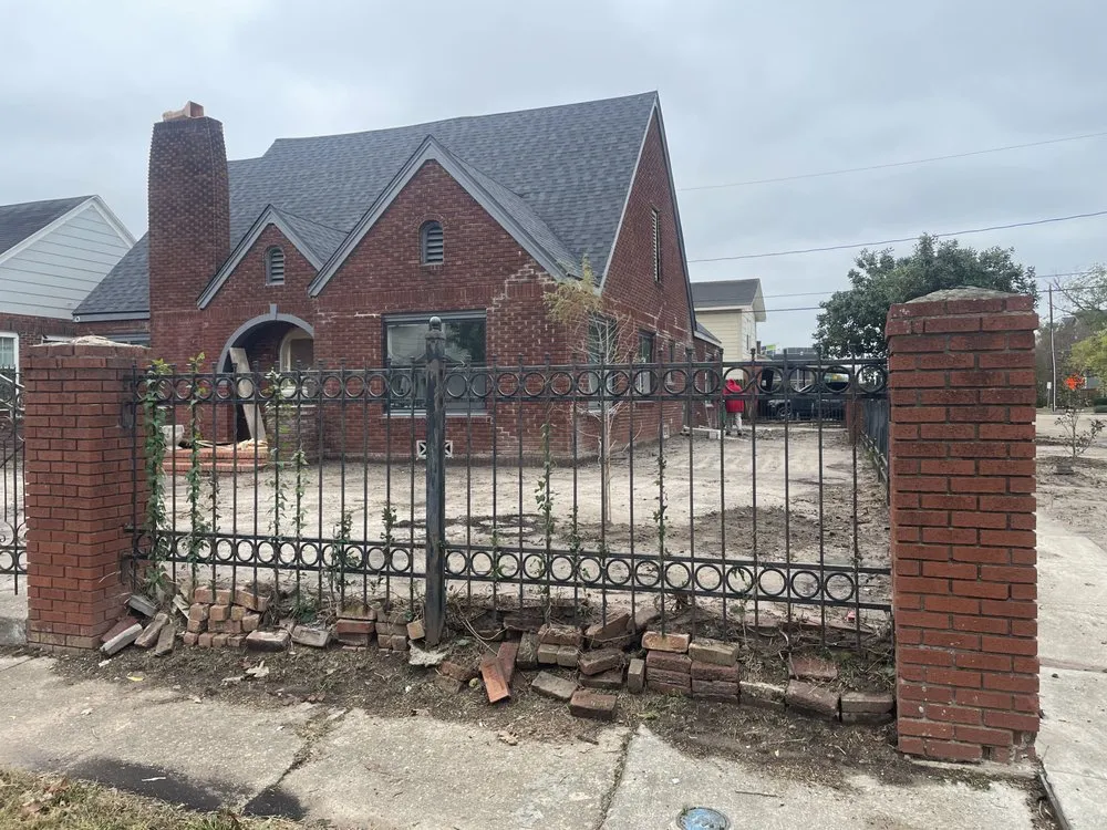 Top-rated yard maintenance for residential properties in The Woodlands, TX by Yard & Garden Works