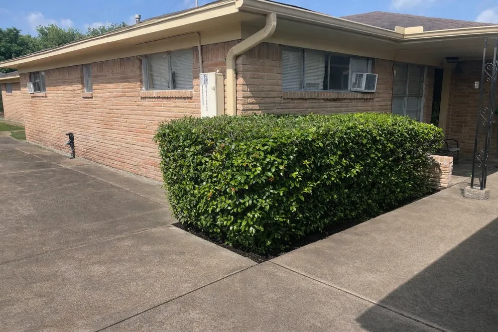 Custom outdoor landscaping in The Woodlands, TX by Yard & Garden Works