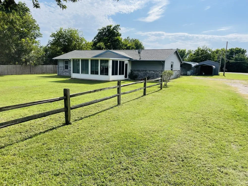 Professional garden landscaping for beautiful yards across Ponca City, OK - Yard Barber