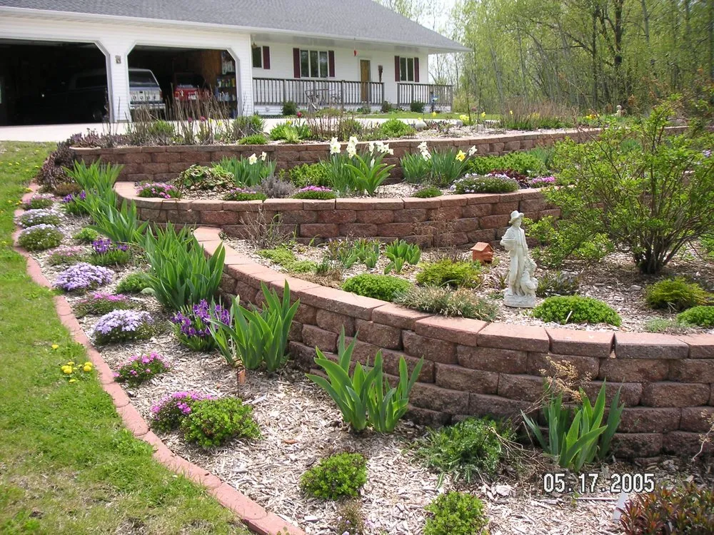 Expert lawn care service for homes across Sturgeon Bay, WI - Yard beautiful