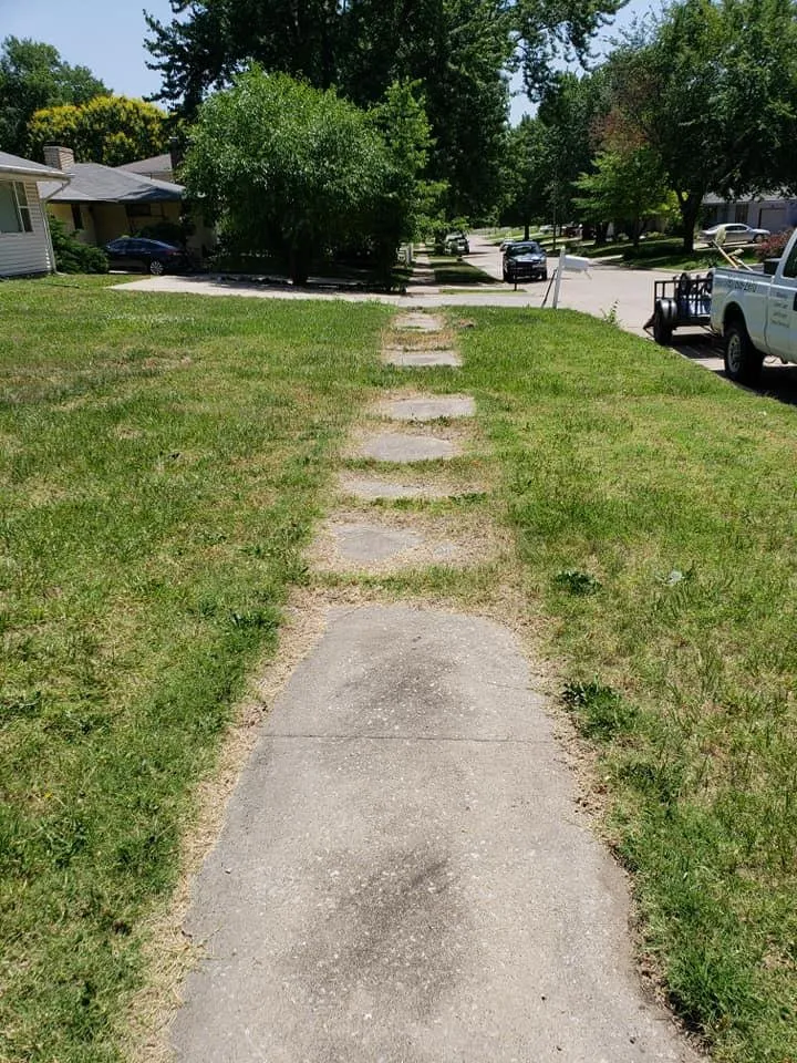 Affordable lawn mowing service experts serving Topeka, KS - Yard Crafters