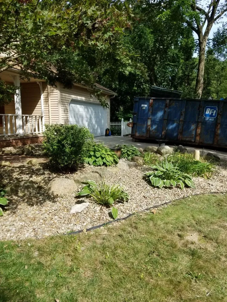 Expert yard maintenance near you across new franklin, OH - Yard Dawg Lawn Care