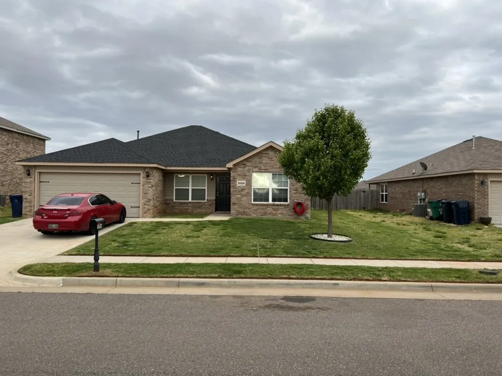 Affordable yard maintenance in Yukon, OK - Yard Dawgz