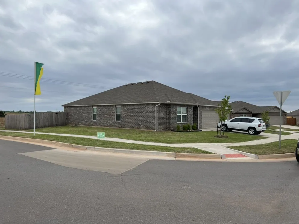 Top-rated garden landscaping in Yukon, OK by Yard Dawgz