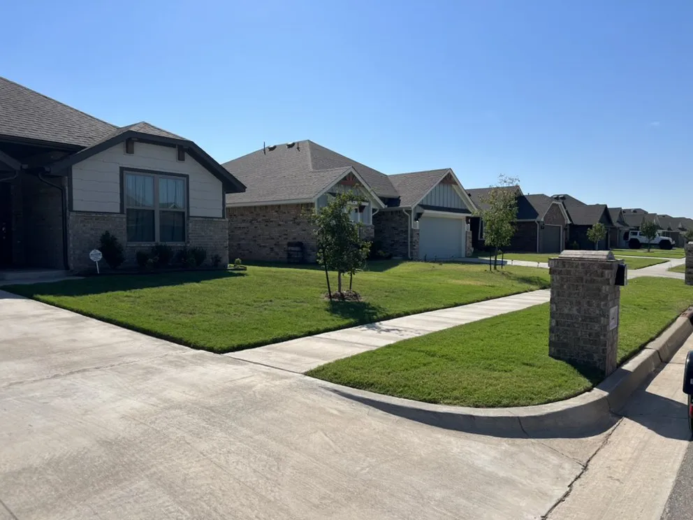 Professional yard maintenance experts serving Yukon, OK - Yard Dawgz