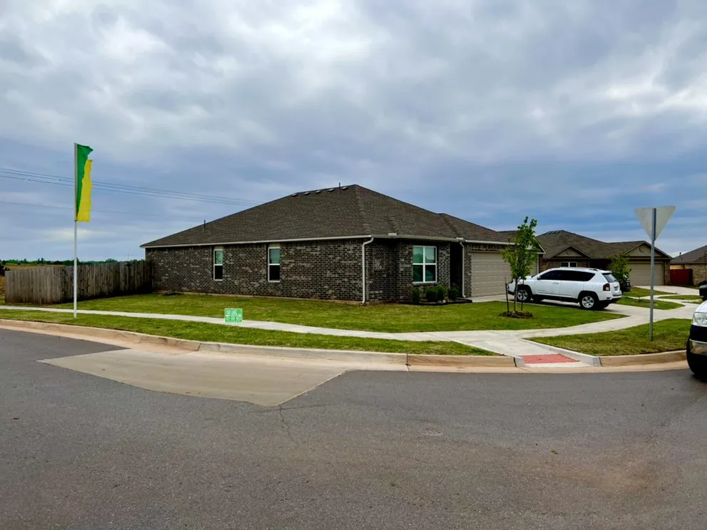 Affordable yard maintenance in Yukon, OK - Yard Dawgz