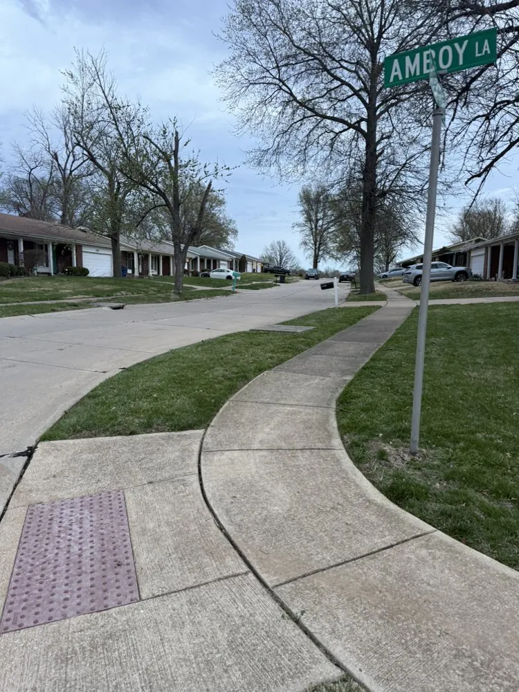 Professional lawn mowing service in St Louis, MO - Yard Docs and More