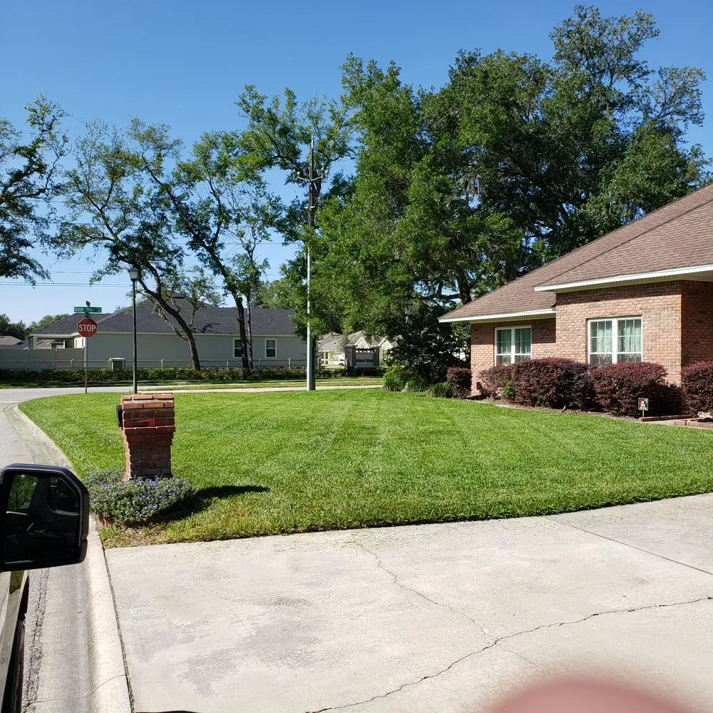 Custom yard maintenance experts serving Saint Johns, FL - Yard Genie