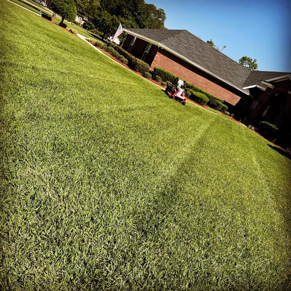 Professional lawn mowing service in Saint Johns, FL - Yard Genie