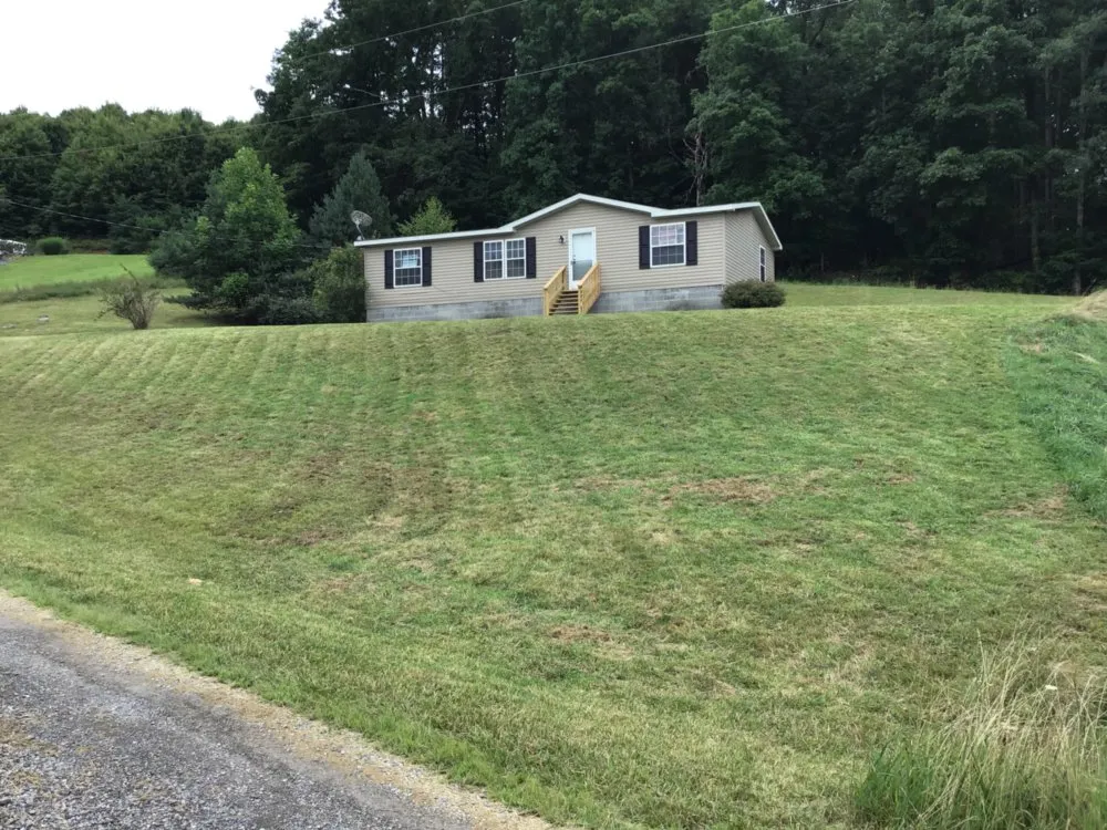 Expert lawn care service near you in Morgantown, WV by Yard Groomers