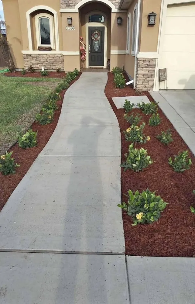 Expert lawn mowing service experts serving Alamo, TX - Yard King