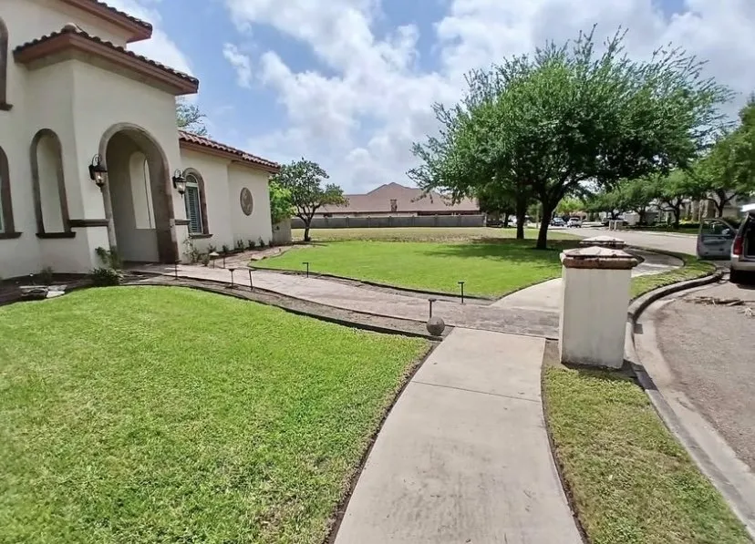 Professional garden landscaping experts serving Alamo, TX - Yard King