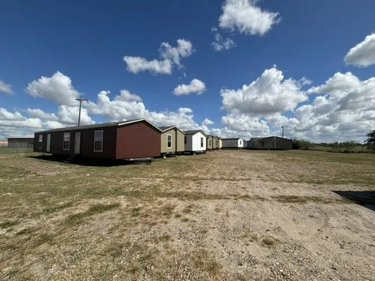 Yard Kings Landscaping Go & Lawn Care Logo