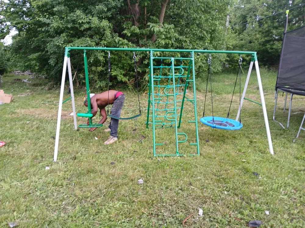 Top-rated yard cleanup service experts serving Detroit, MI - Yard Kutz