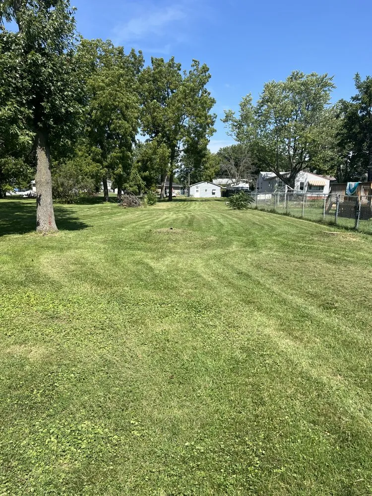 Professional garden landscaping experts serving Davenport, IA - Yard Pros