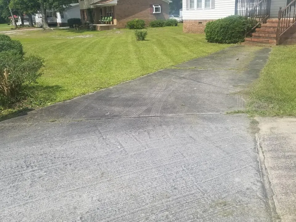 Professional lawn mowing service in Leland, NC - Yard Runners