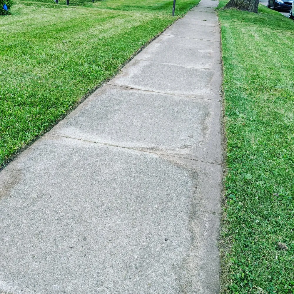 Local lawn care service in Silver Lake, IN by Yard Servants