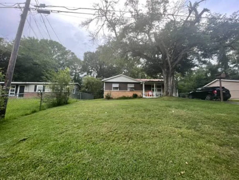 Professional landscaping services experts serving Eight Mile, AL - Yard Service EJ